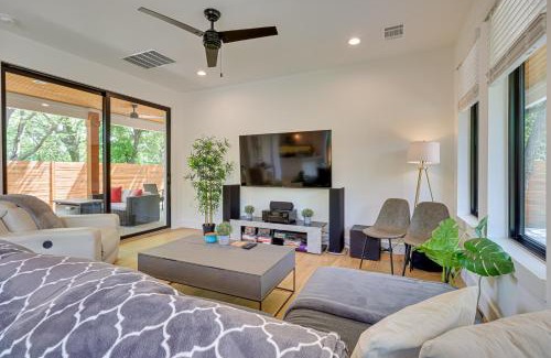 South Manchaca House | Chic Austin House with Spacious Backyard and Hammock
