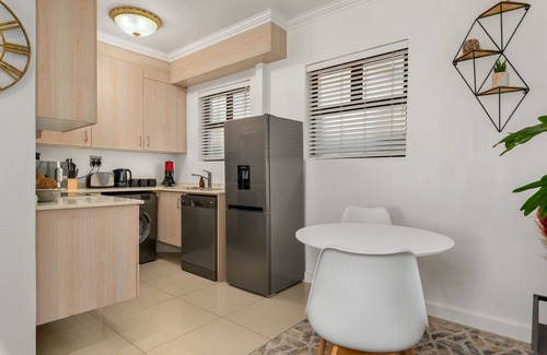 Mouille Point Apartment | Chic Beachfront Oasis - Balcony - Netflix