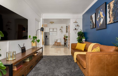 Mouille Point Apartment | Chic Beachfront Oasis - Balcony - Netflix