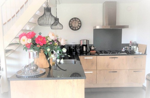 Julianadorp aan zee House | Chic Beachside Stay w/Sauna