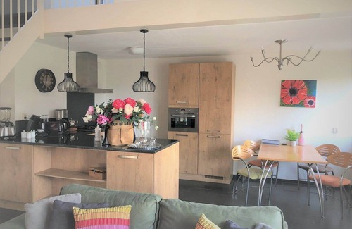 Julianadorp aan zee House | Chic Beachside Stay w/Sauna