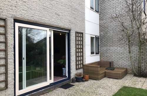 Julianadorp aan zee House | Chic Beachside Stay w/Sauna