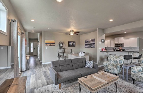 Larkspur House | Chic Bend Home w/Deck < 3 Mi to Downtown!