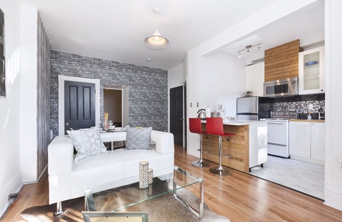 Parkdale Apartment | Chic Boutique Stylish Open concept 1 BR Suite w/Balcony Downtown Toronto