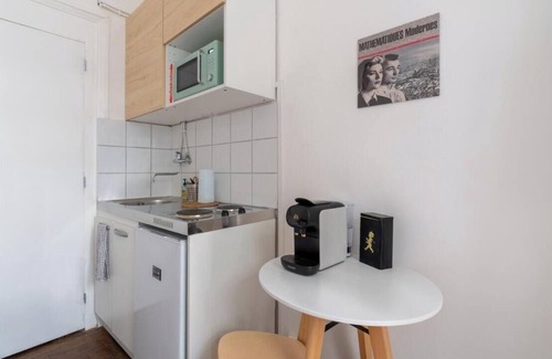 Quartier de Rochechouart Apartment | Chic & Bright Studio for 2, Gare du Nord