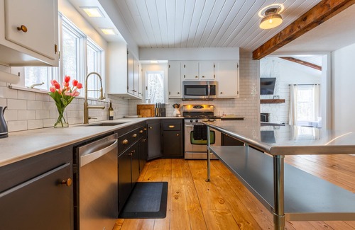 Hartland House | Chic Cabin near Killington for Relaxing and Co-working
