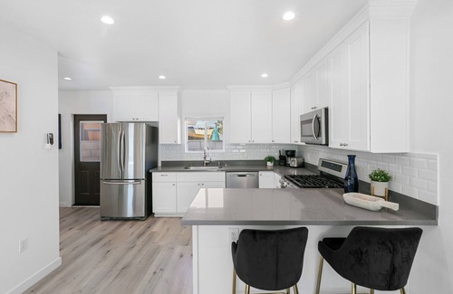 Mid City Apartment | Chic Central 1 BR Parking, Sofa Bed, Washer/Dryer