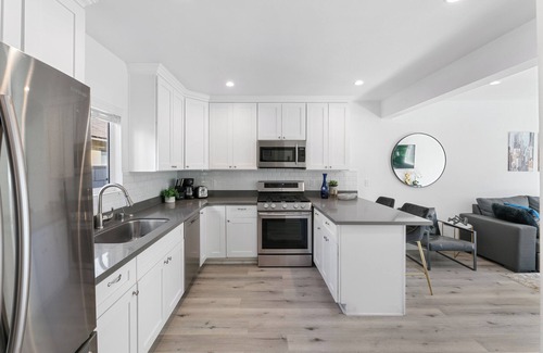 Mid City Apartment | Chic Central 1 BR Parking, Sofa Bed, Washer/Dryer