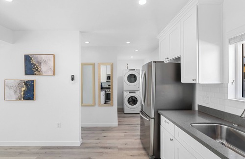 Mid City Apartment | Chic Central 1 BR Parking, Sofa Bed, Washer/Dryer