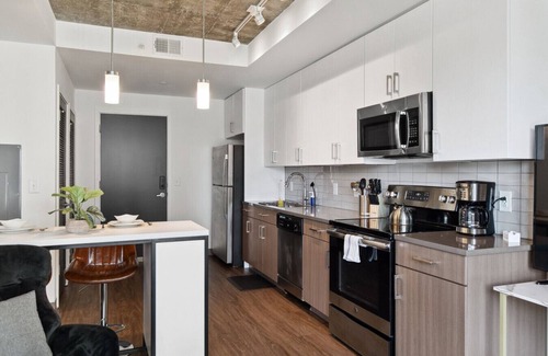 Birmingham Apartment | Chic, Central Birmingham Condo – 2BR!