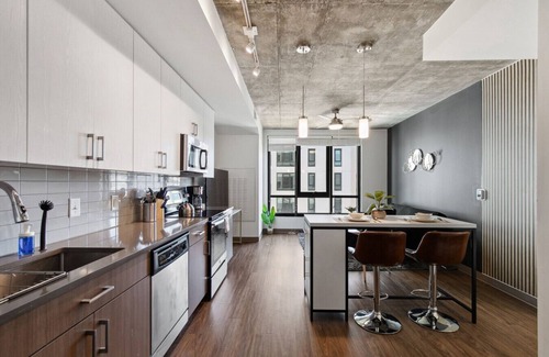 Birmingham Apartment | Chic, Central Birmingham Condo – 2BR!
