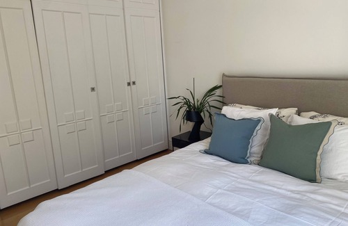 Sao Sebastiao da Pedreira Apartment | Chic & centrally located 1bd Lisbon, very spacious with lots of natural light