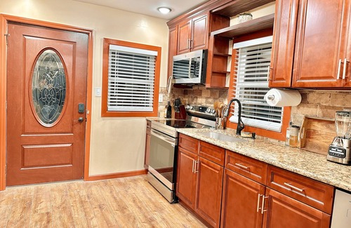 Montague Ski Chalet | ★Chic Chalet River Views & Access★