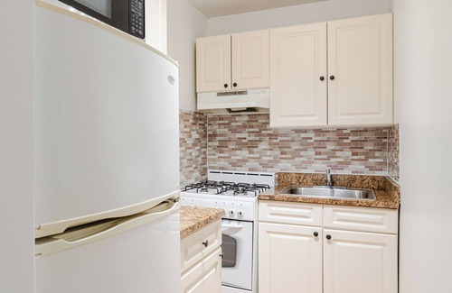 Midtown South Apartment | Chic Chelsea Studio 2RE in Flower District