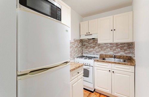 Midtown South Apartment | Chic Chelsea Studio 2RE in Flower District