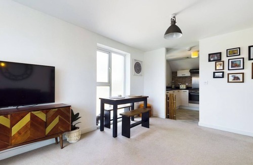 Landore House | Chic City Centre Apartment With Private Parking