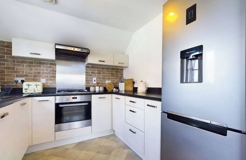 Landore House | Chic City Centre Apartment With Private Parking
