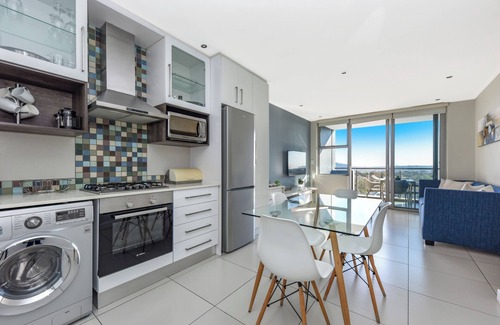 Greater Johannesburg Metropolitan Area Apartment | Chic City Escape at The Apex on Smuts