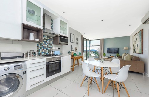 Greater Johannesburg Metropolitan Area Apartment | Chic City Escape at The Apex on Smuts