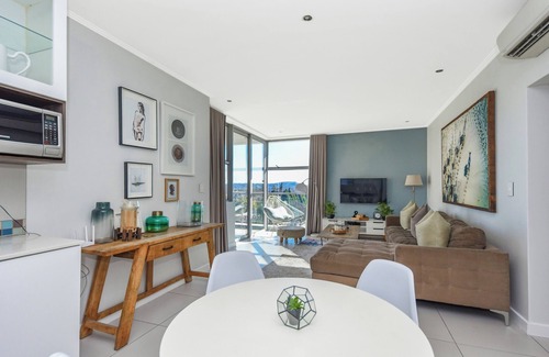 Greater Johannesburg Metropolitan Area Apartment | Chic City Escape at The Apex on Smuts