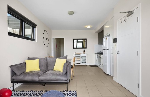 Coburg Apartment | Chic Coburg Haven Modern 1 Bed Apartment