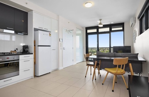Coburg Apartment | Chic Coburg Haven Modern 1 Bed Apartment