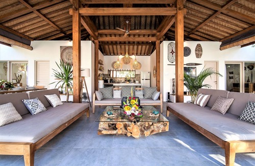 Petitenget Villa | CHIC & COMFY 5BR VILLA - 5MN WALK TO THE BEACH - PRIVATE JACUZZI/POOL
