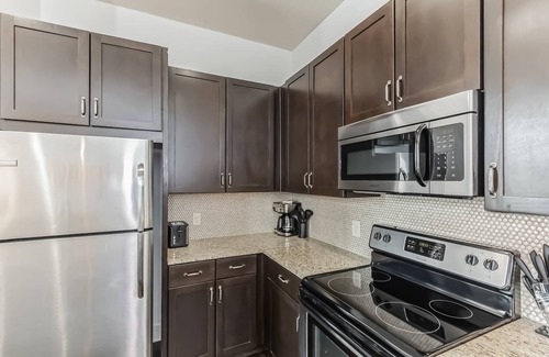 West End Condo | Chic Condo for 4 Near West End!