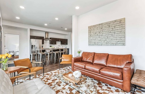 Eighth Avenue Condo | Chic Condo for 8 in Desirable Gulch Neighborhood!