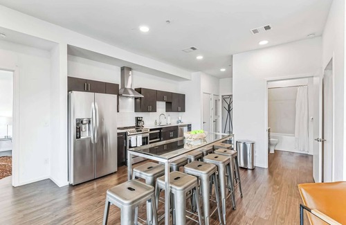 Eighth Avenue Condo | Chic Condo for 8 in Desirable Gulch Neighborhood!
