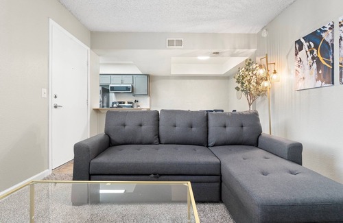 Camelback East Apartment | Chic Condo Near DT! Pool, Parking