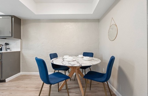 Camelback East Apartment | Chic Condo Near DT! Pool, Parking