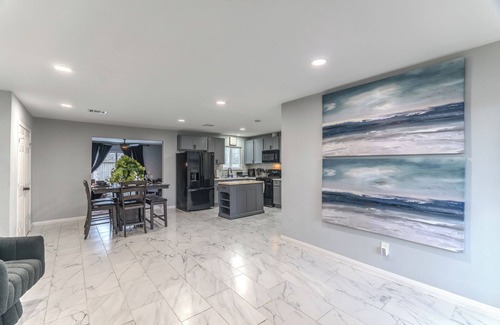 OST - South Union House | Chic & Cozy 4-BR Retreat | Downtown | TX