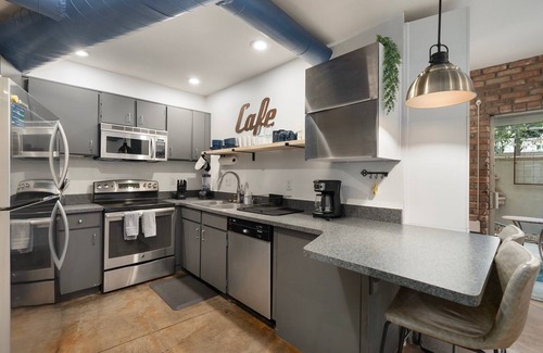 Pierson Place Historic District House | Chic & Cozy | Midtown 1BR + Pool Prime Location