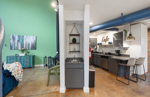 Pierson Place Historic District House | Chic & Cozy | Midtown 1BR + Pool Prime Location