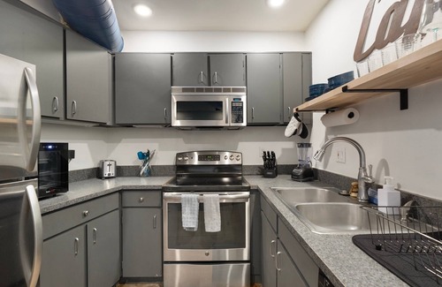 Pierson Place Historic District House | Chic & Cozy | Midtown 1BR + Pool Prime Location