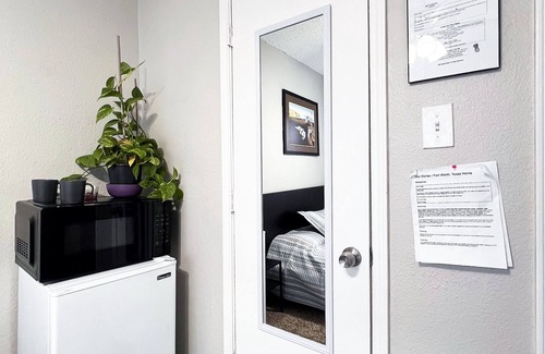 Dallas House | Chic & Cozy Room – 20 Min from Downtown Dallas