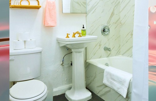 Westlake Apartment | Chic & Cozy Studio for 2! Amazing DTLA Location!