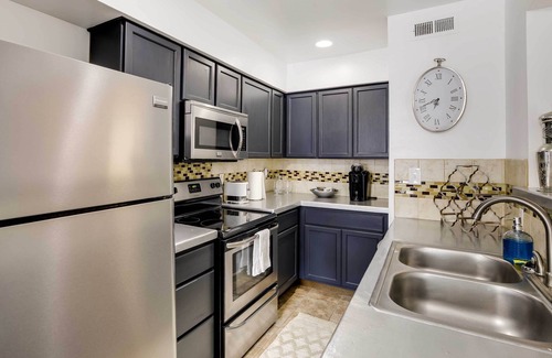 Knox - Henderson Condo | Chic Dallas Condo w/Pool, Walk to Knox Street!