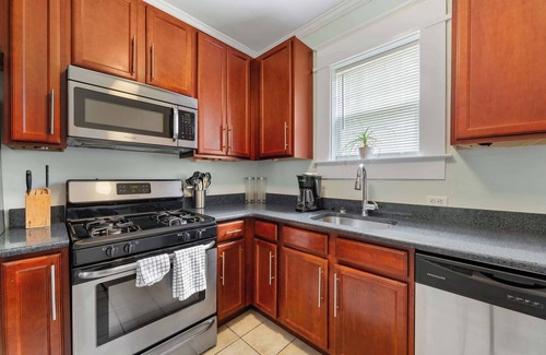 Dilworth Condo | Chic Dilworth 2BR King Condo | Porch | Walkable
