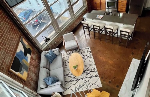 Roanoke Apartment | Chic downtown 1BR with study loft