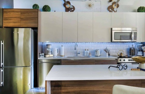 Downtown Dallas Apartment | Chic Downtown Industrial loft