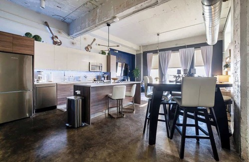 Downtown Dallas Apartment | Chic Downtown Industrial loft