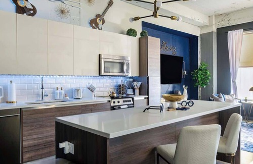 Downtown Dallas Apartment | Chic Downtown Industrial loft