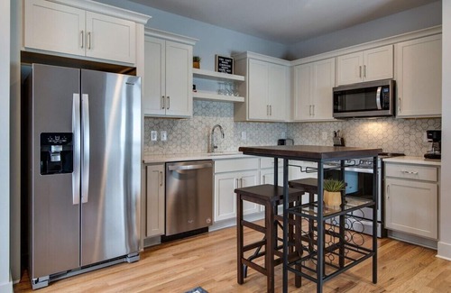 Greenwood House | Chic East Nashville Townhouse Retreat