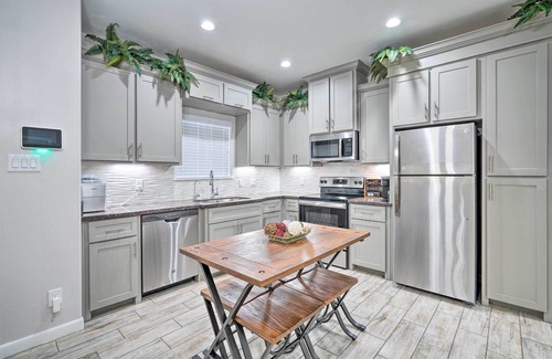 Edinburg Apartment | Chic Edinburg Escape: Hike, Fish, & Explore!