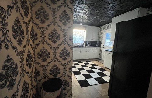 Andalusia House | Chic Escape 4BR-2BA Andalusia Retreat – Sleeps 10, King Suite & Twin Bunks