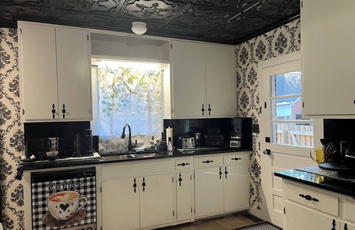 Andalusia House | Chic Escape 4BR-2BA Andalusia Retreat – Sleeps 10, King Suite & Twin Bunks