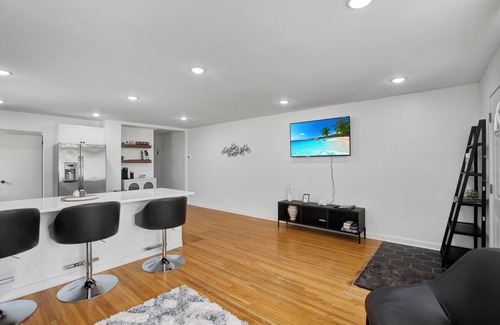 Diamond Lake House | Chic Escape Near Mall of America