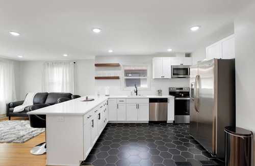 Diamond Lake House | Chic Escape Near Mall of America